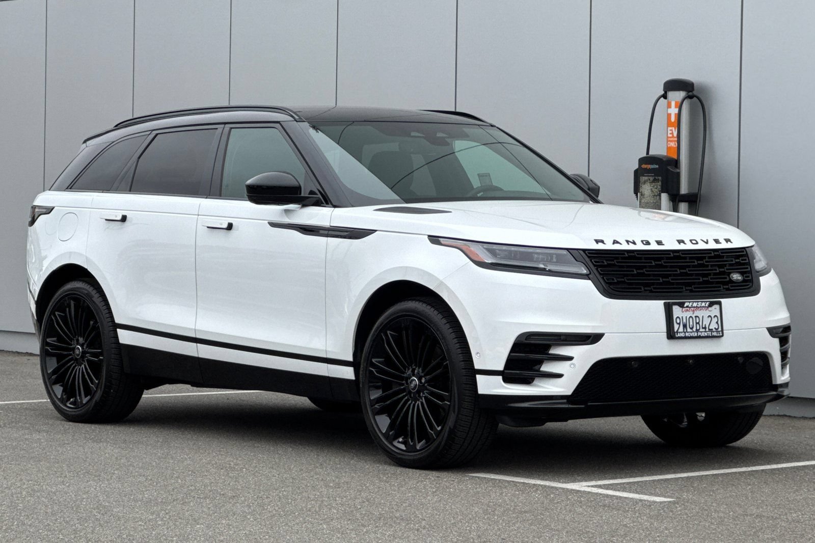 Certified 2026 Land Rover Range Rover Velar Dynamic SE AWD/4WD image 7