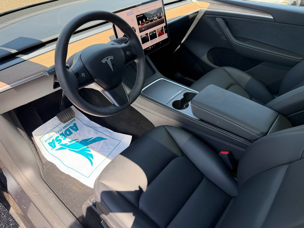 Used 2024 Tesla Model Y Long Range AWD/4WD image 2