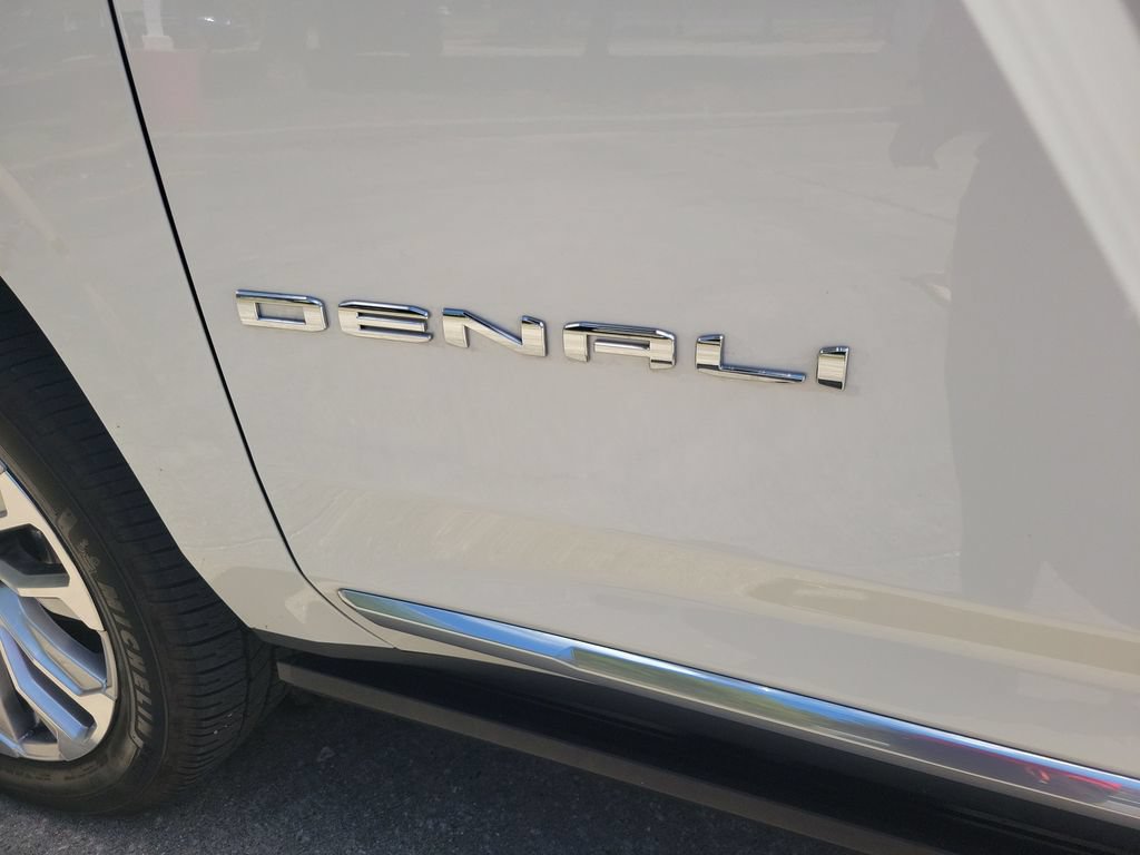 Used 2023 GMC Yukon Denali w/ Denali Reserve Package RWD image 5