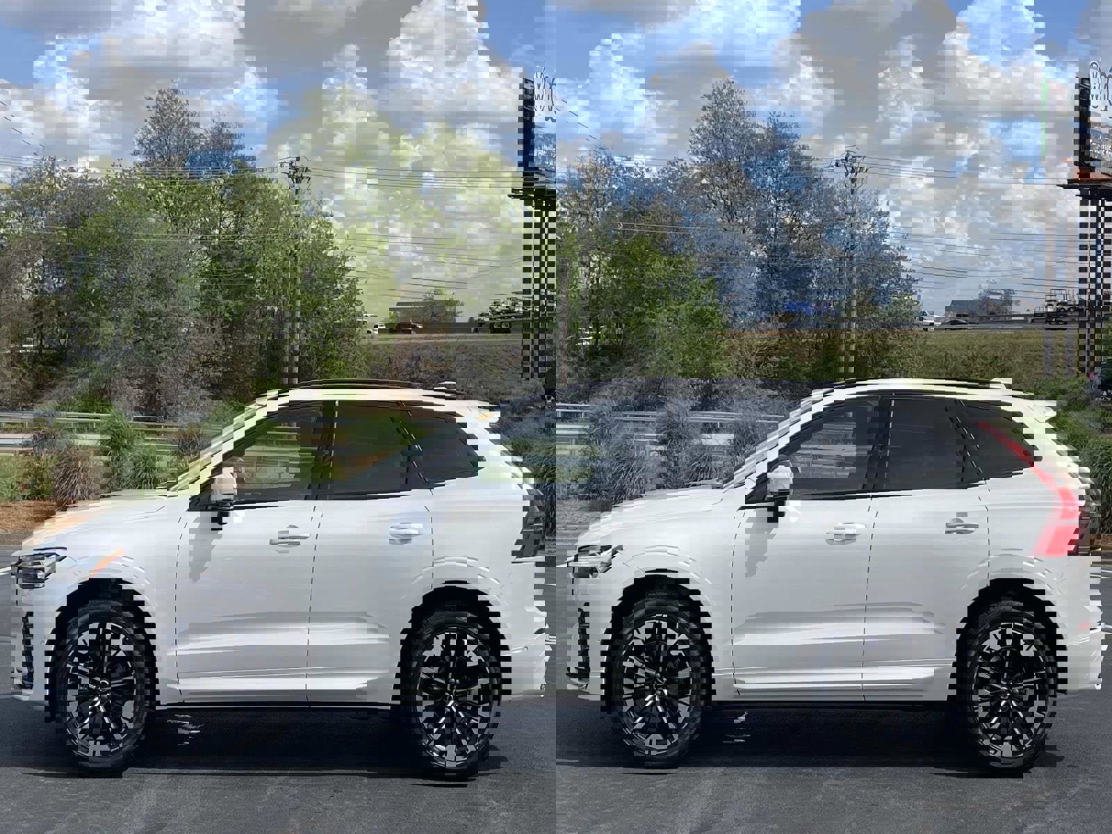 Certified 2026 Volvo XC60 B5 Plus w/ Protection Package Premier AWD/4WD image 4