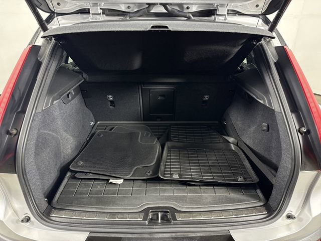 Used 2019 Volvo XC40 T5 R-Design image 33