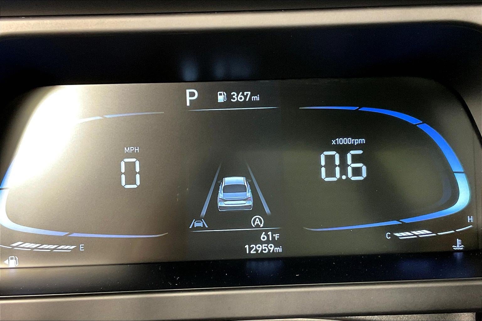 Used 2025 Hyundai Elantra SE FWD image 13