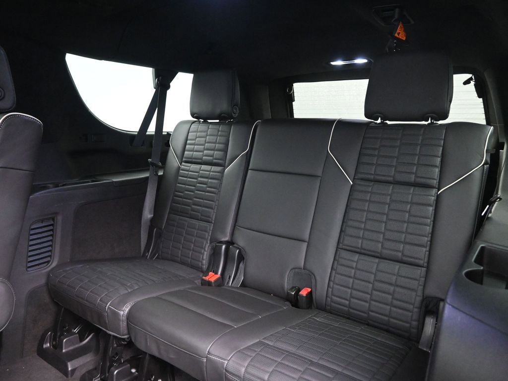 Used 2024 Cadillac Escalade ESV Premium Luxury Platinum image 29
