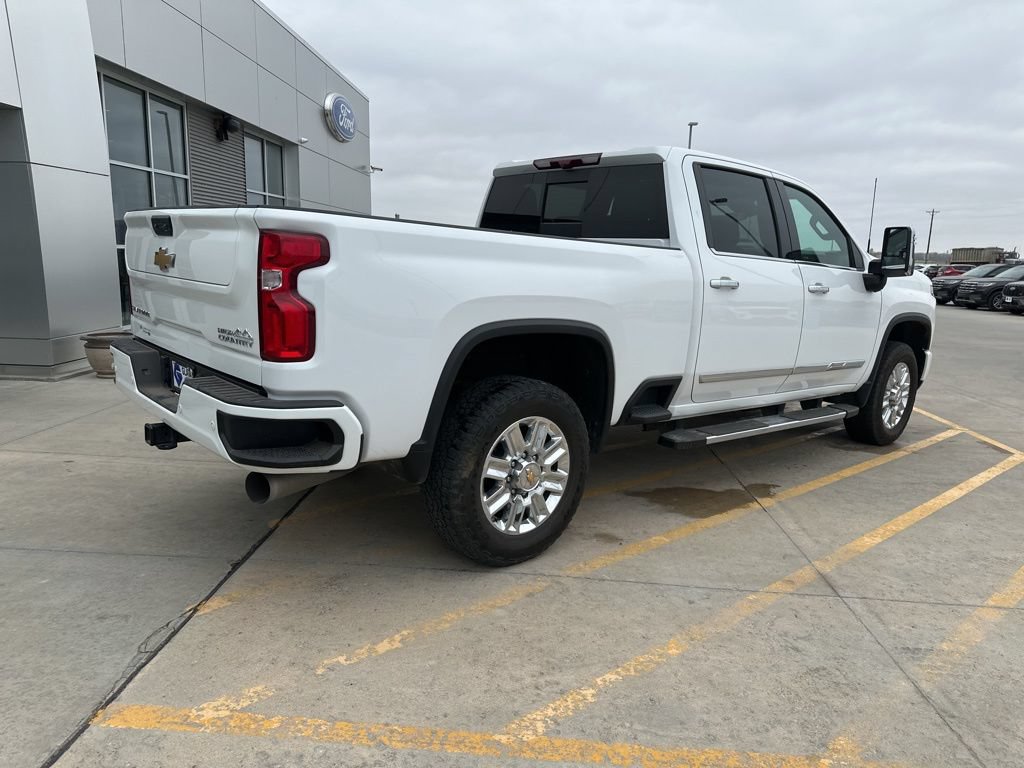 Used 2024 Chevrolet Silverado 2500 High Country w/ Technology Package AWD/4WD image 10