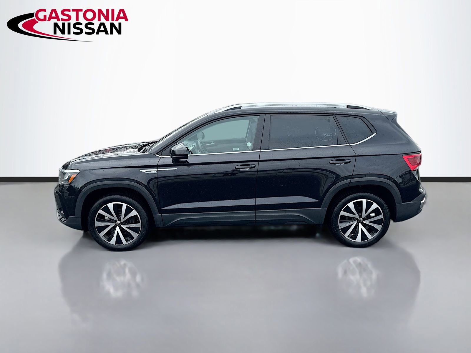 Used 2024 Volkswagen Taos SE image 5