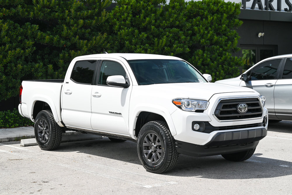 Used 2023 Toyota Tacoma SR5 w/ Technology Package RWD image 3