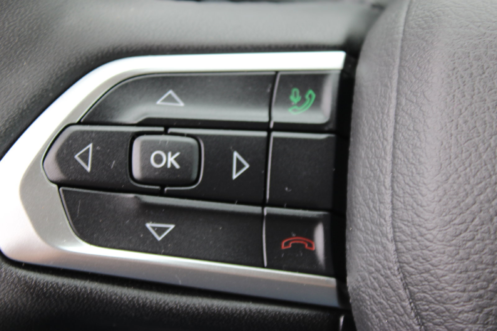 Used 2025 Jeep Compass Limited AWD/4WD image 19