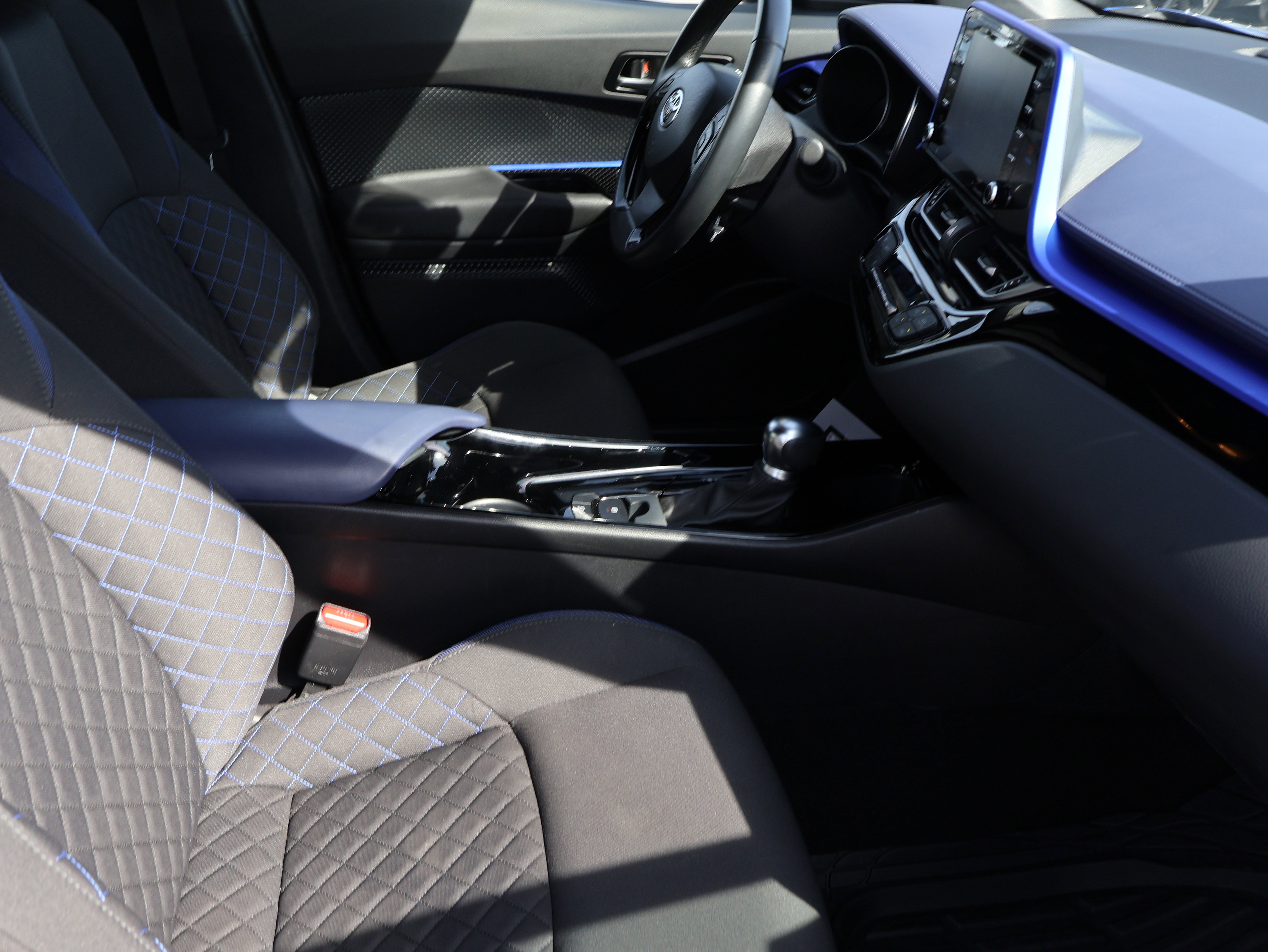 Used 2021 Toyota C-HR XLE image 11