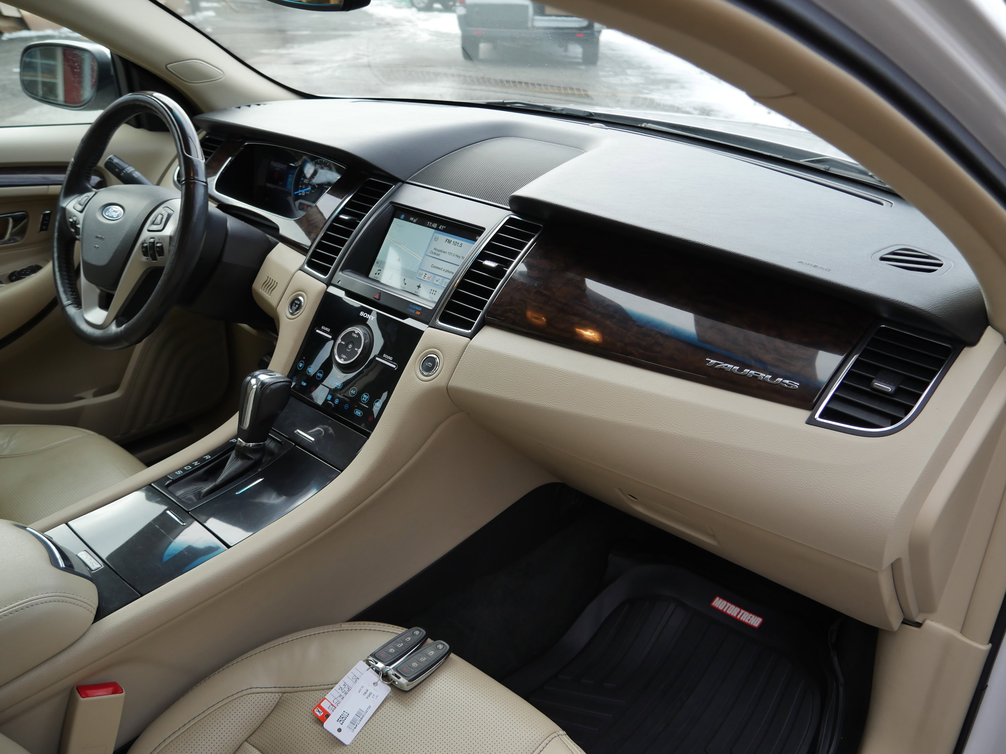 Used 2017 Ford Taurus Limited image 27