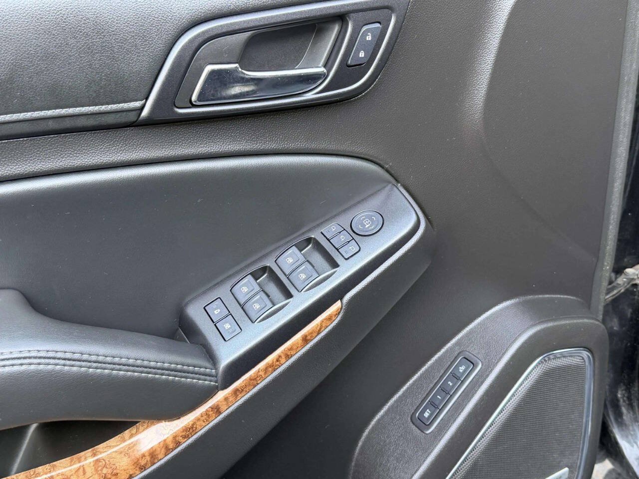 Used 2016 Chevrolet Suburban LTZ AWD/4WD image 18