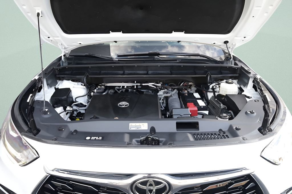 Used 2022 Toyota Highlander Limited image 9