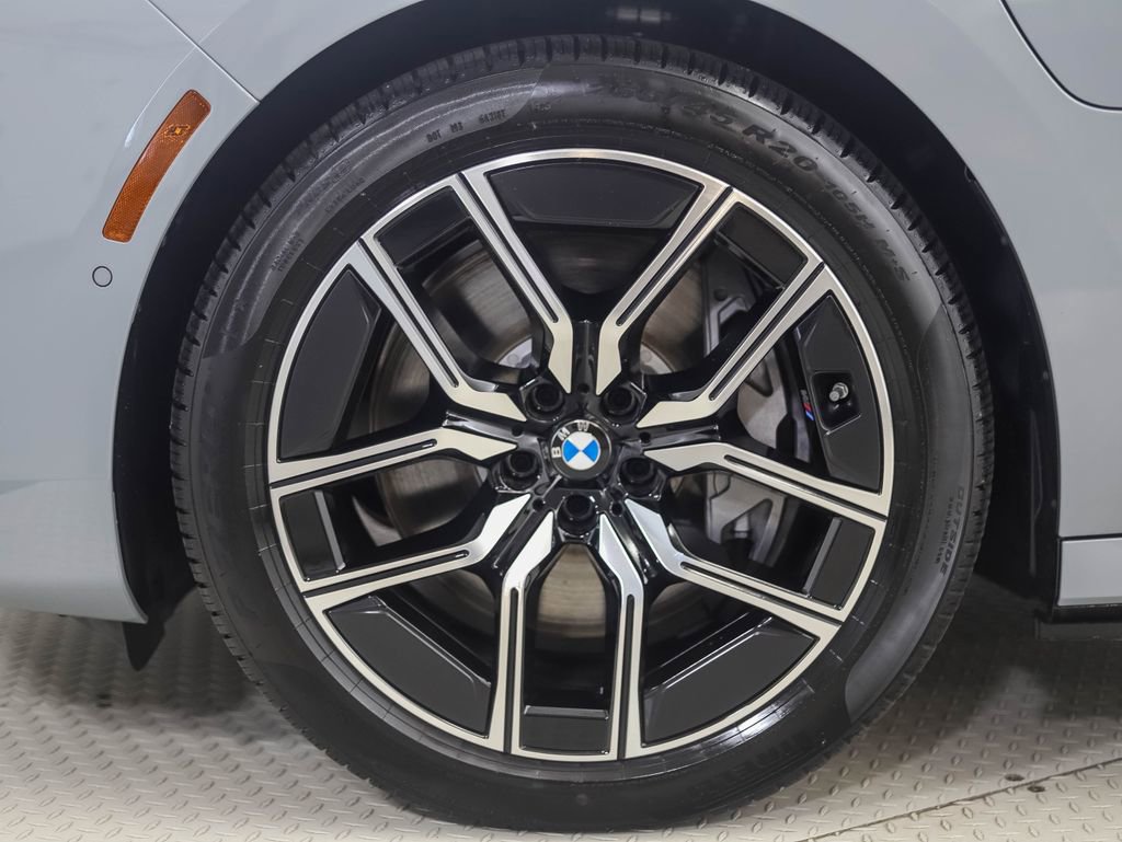 New 2026 BMW 750e xDrive image 2