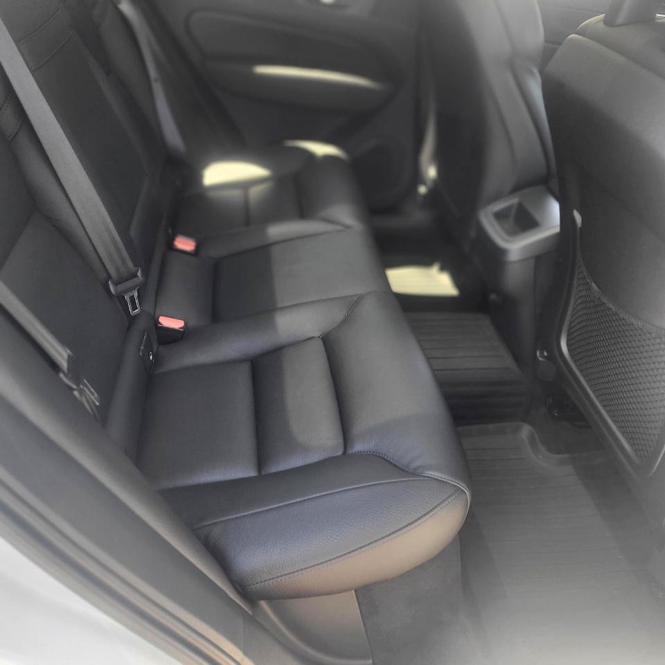 Used 2018 Volvo XC60 T5 Momentum w/ Vision Package AWD/4WD image 31