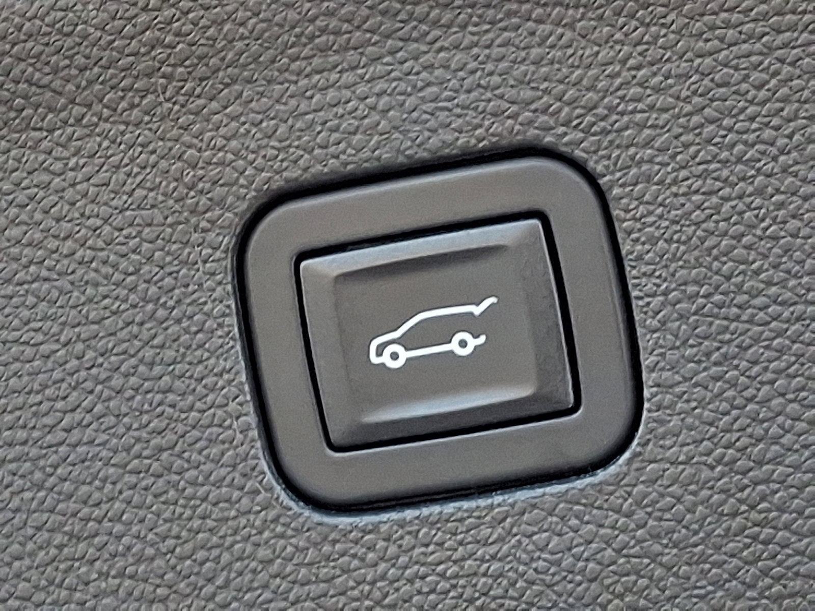 Used 2020 Buick Enclave Essence w/ Sound and Sites Package image 32