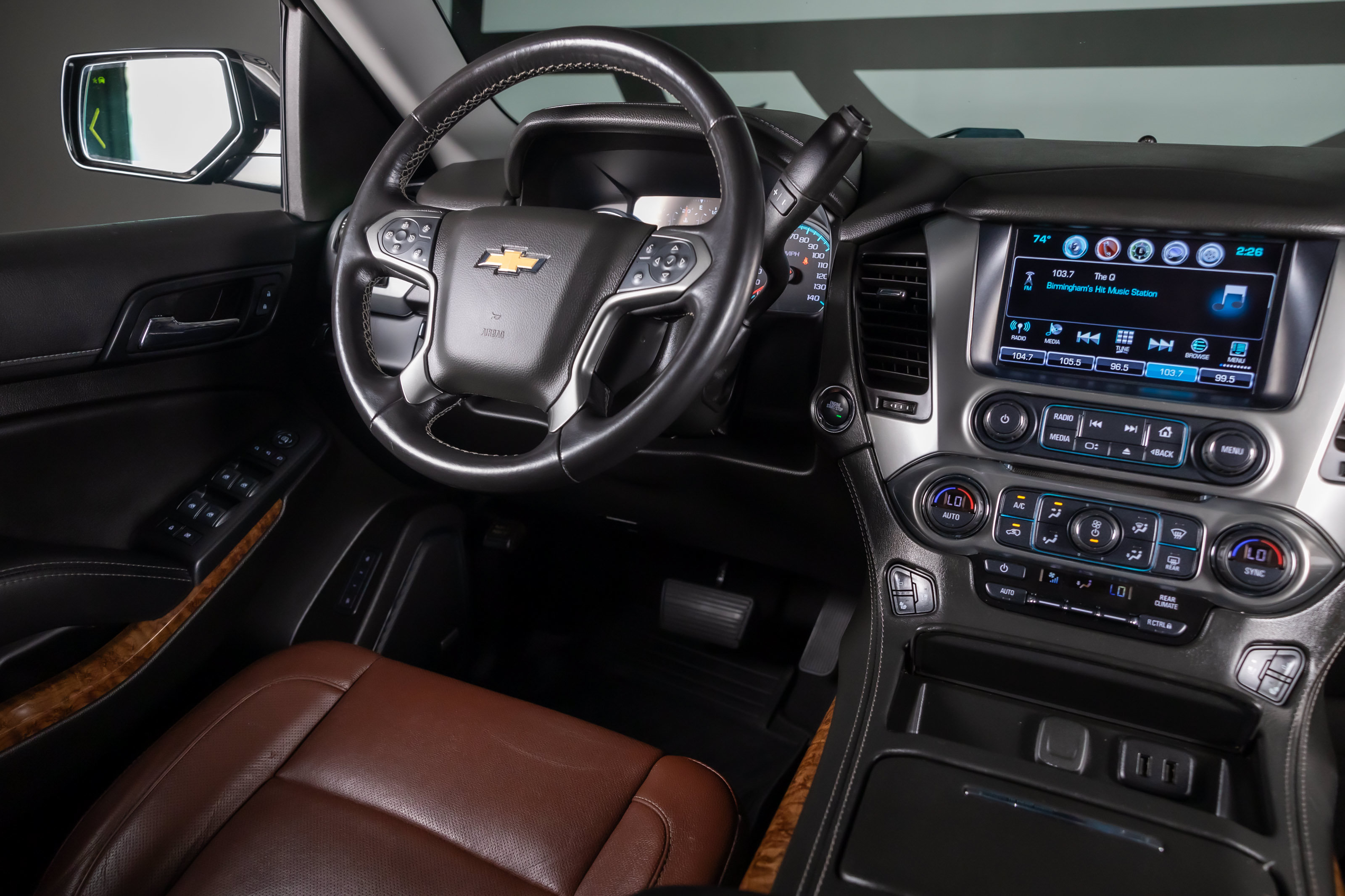 Used 2020 Chevrolet Suburban Premier w/ Premier Plus Edition RWD image 7