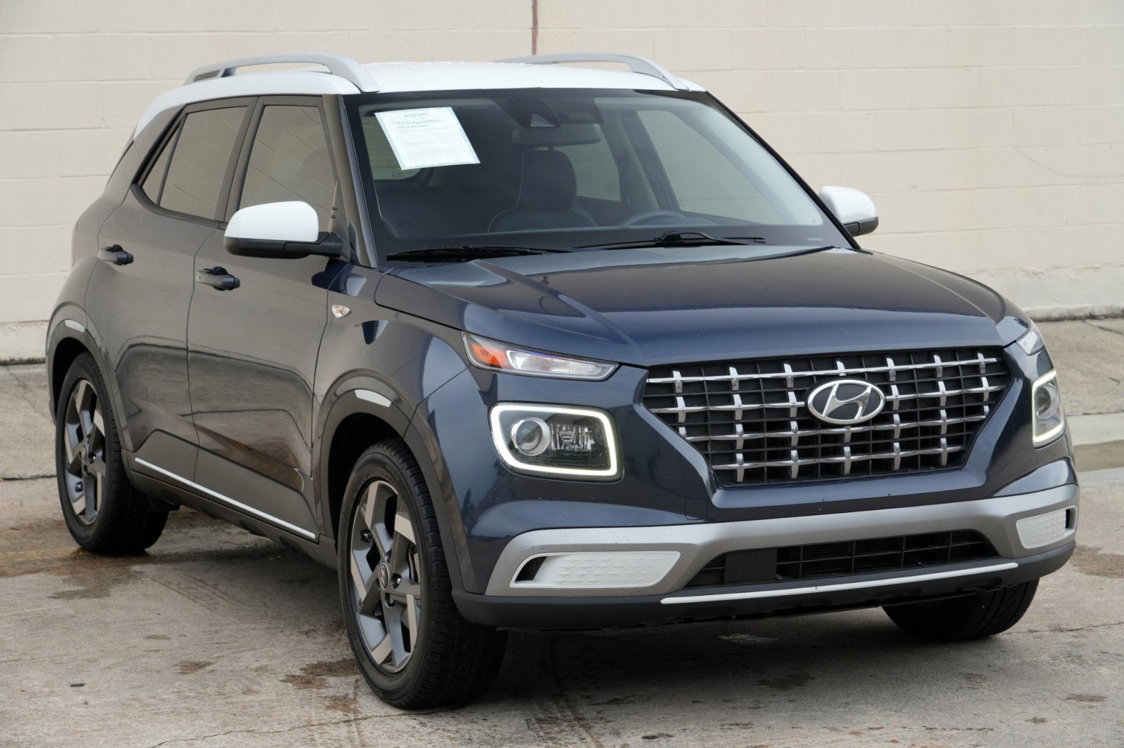 Used 2022 Hyundai Venue Limited FWD image 49