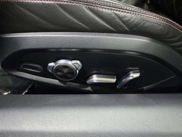 Used 2017 Audi R8 V10 w/ Carbon Exterior Package image 36