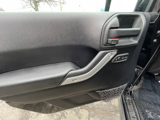 Used 2014 Jeep Wrangler Unlimited Sahara w/ Max Tow Package image 11