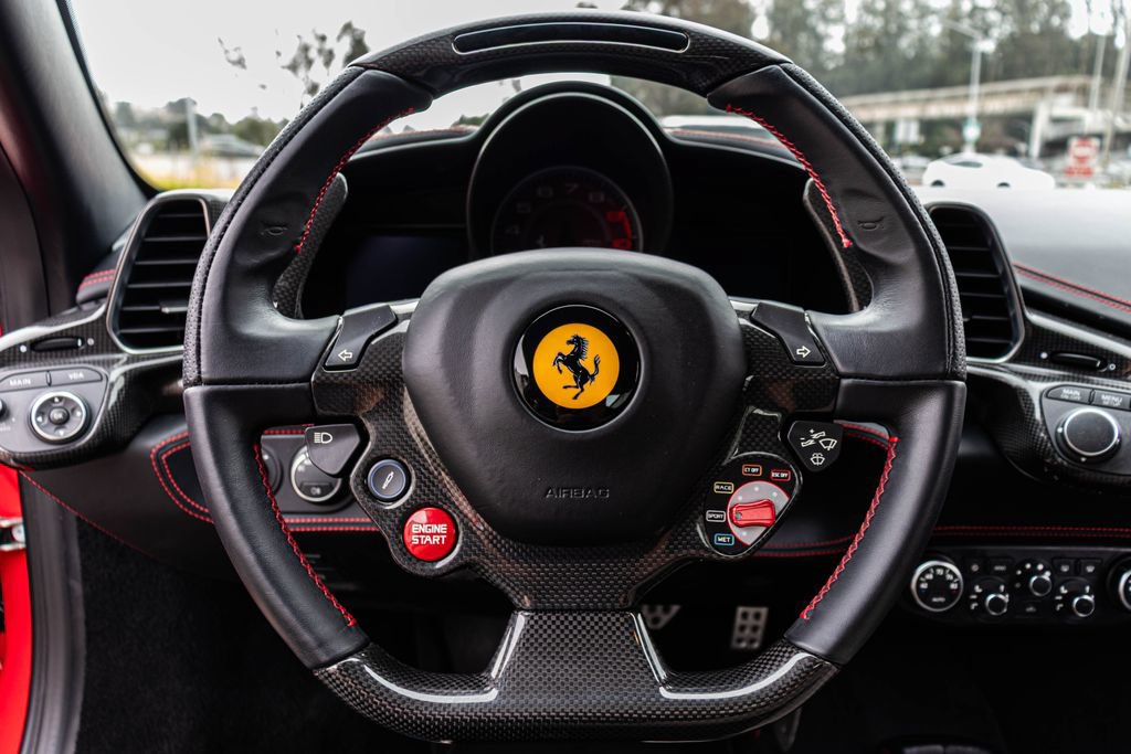 Used 2015 Ferrari 458 Italia Coupe RWD image 4