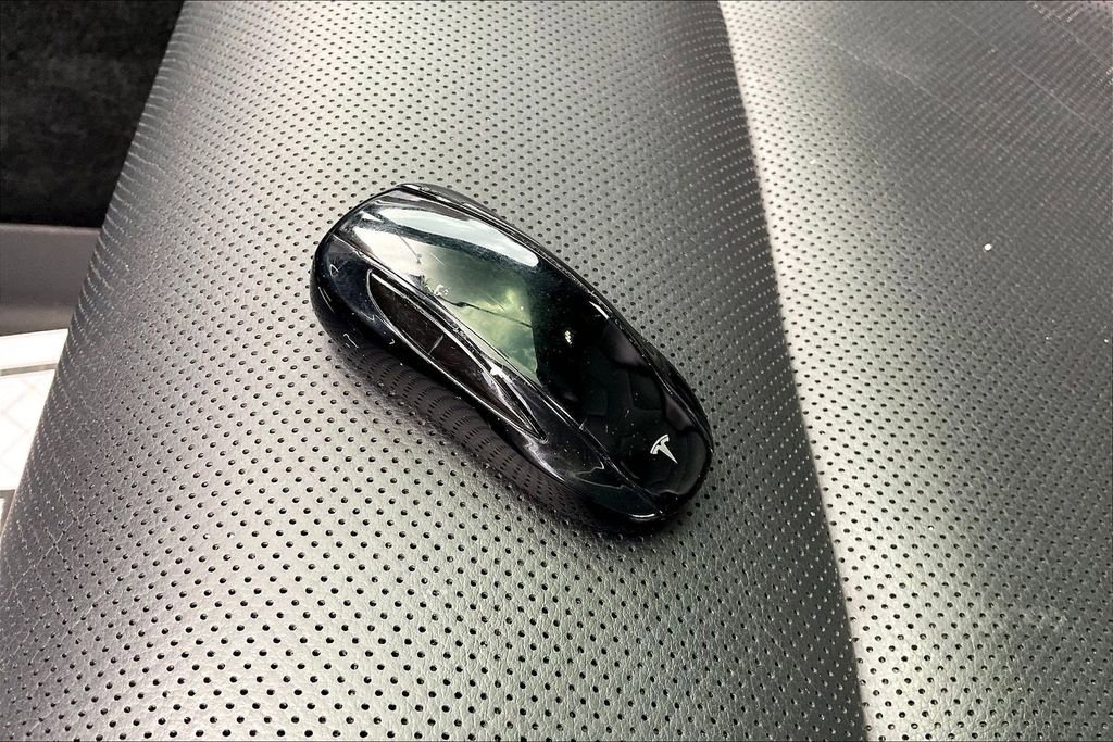 Used 2022 Tesla Model X Plaid image 35