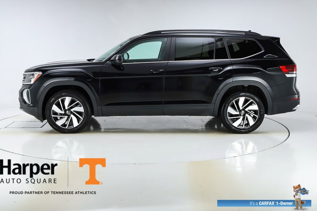 Used 2024 Volkswagen Atlas SE w/ Panoramic Sunroof Package FWD image 2