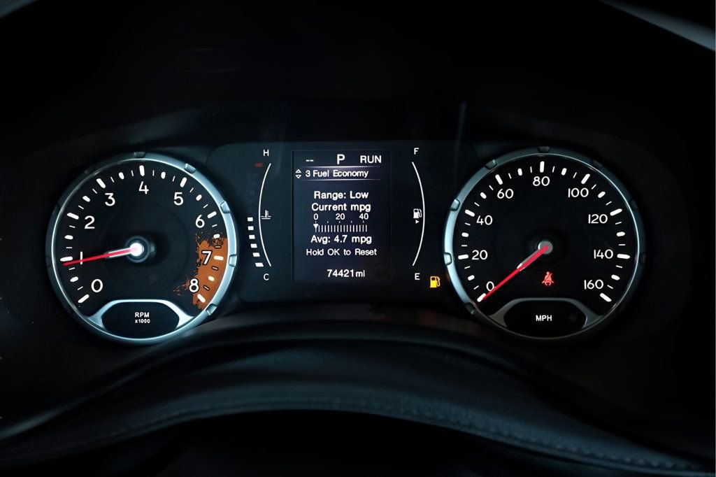 Used 2018 Jeep Renegade Latitude FWD image 30