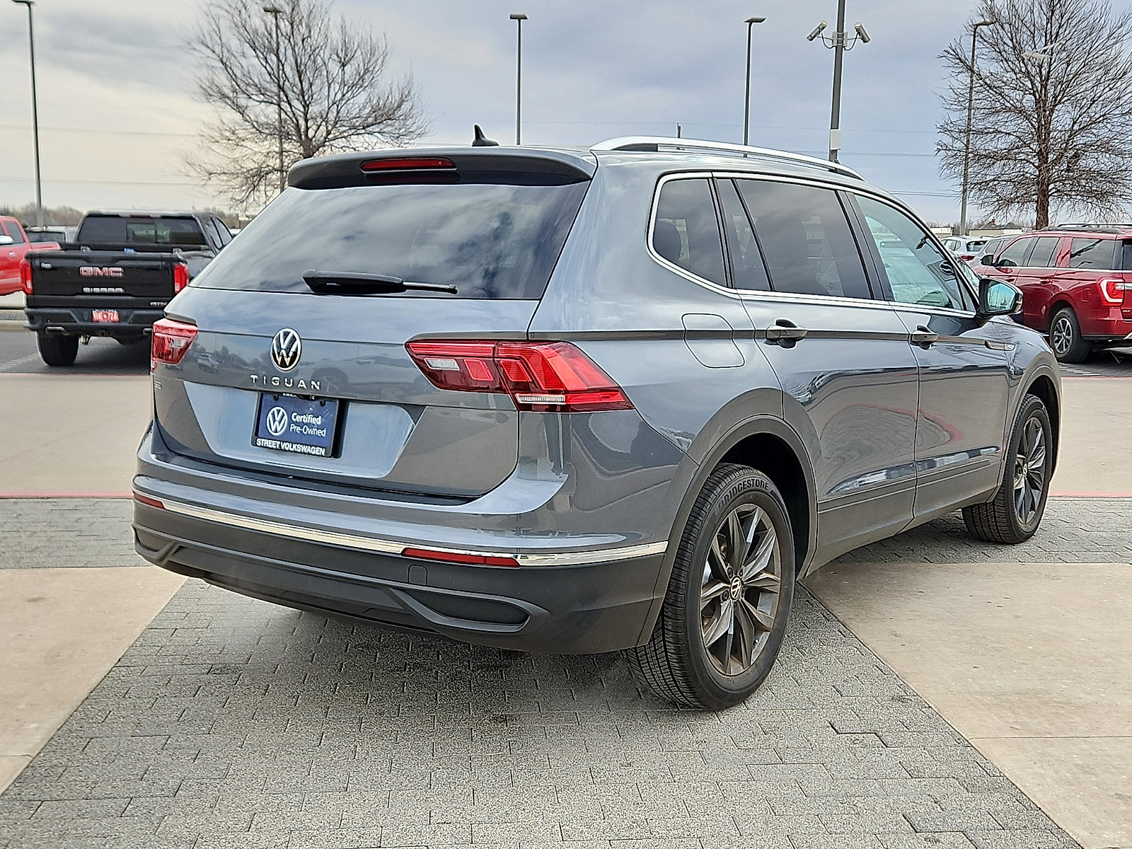 Certified 2022 Volkswagen Tiguan SE FWD image 3