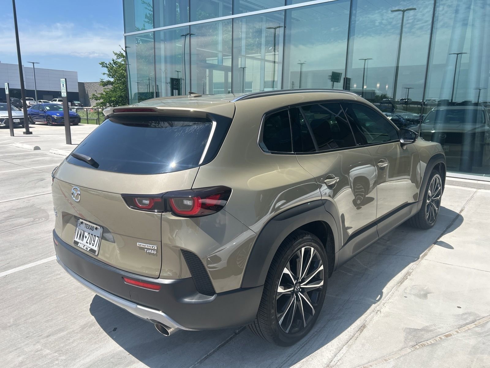 Used 2025 MAZDA CX-50 AWD 2.5 Turbo w/ Premium Pkg image 4