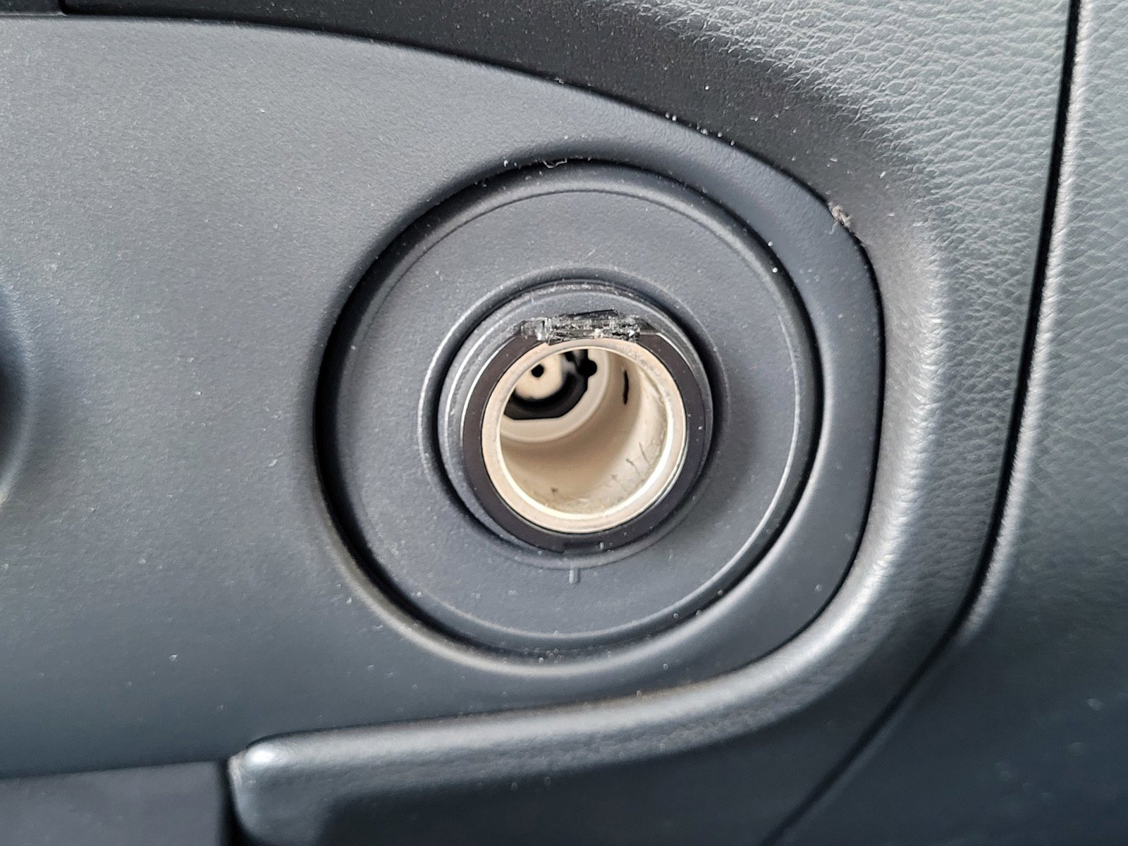 Certified 2022 Nissan Frontier SV image 14