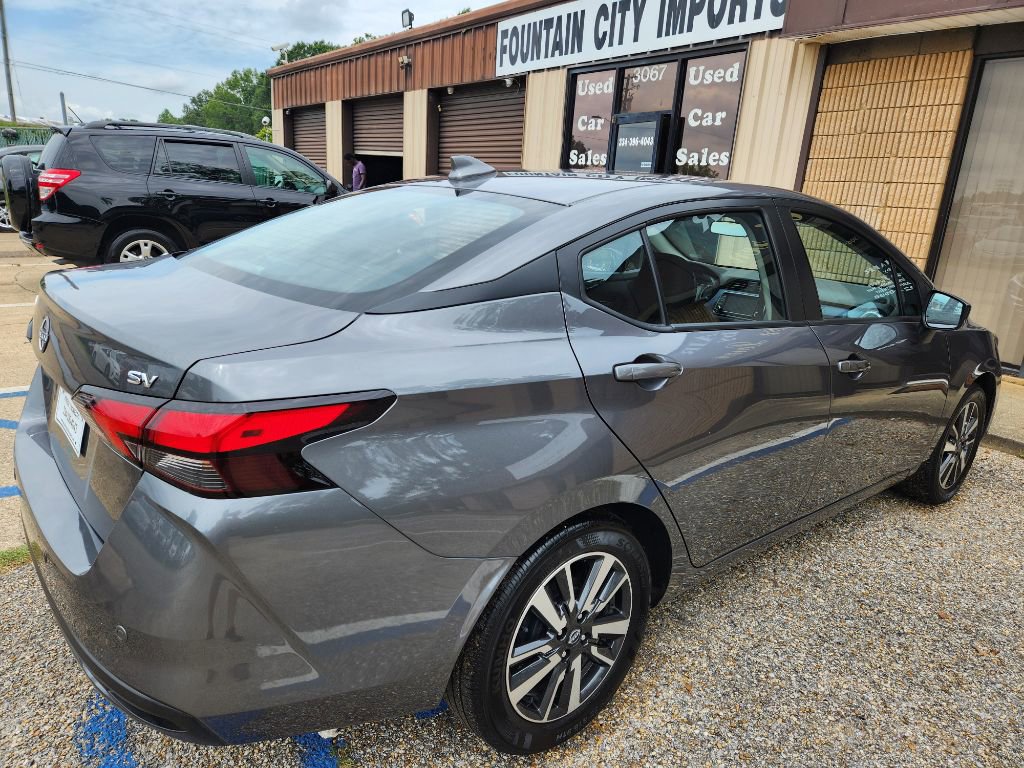 Used 2024 Nissan Versa SV image 4