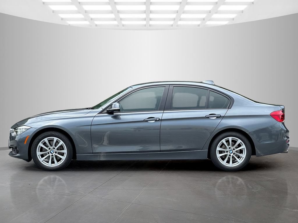 Used 2018 BMW 320i Sedan RWD image 3