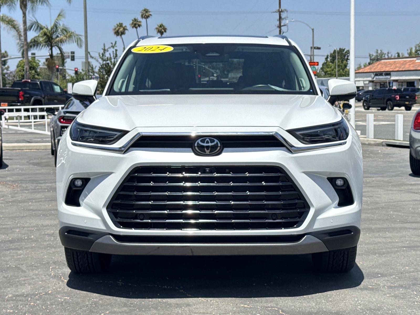 Used 2024 Toyota Grand Highlander AWD image 2