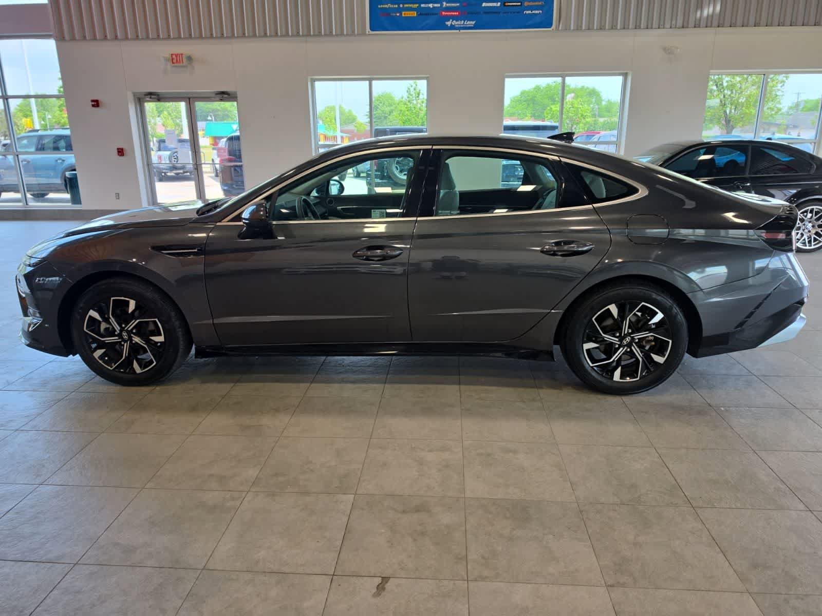 Used 2025 Hyundai Sonata SEL FWD image 12