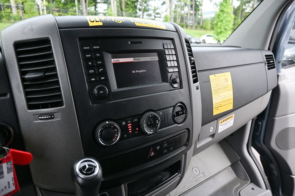 Used 2018 Mercedes-Benz Sprinter 2500 image 12