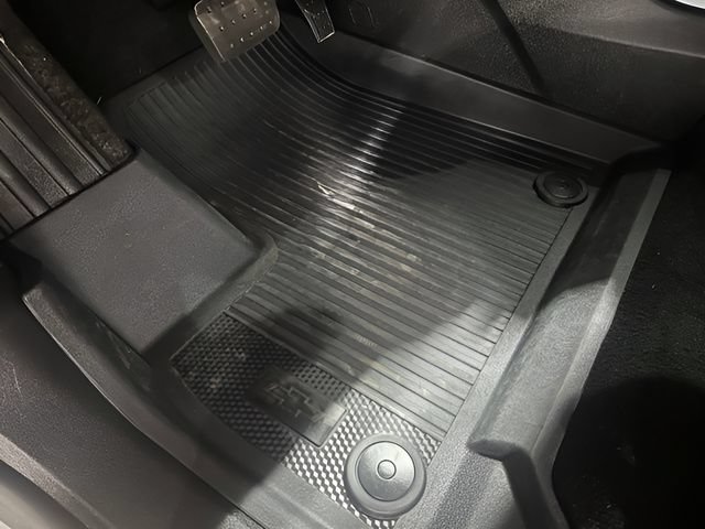 Used 2026 Chevrolet Traverse Z71 w/ LPO, Floor Liner Package AWD/4WD image 9