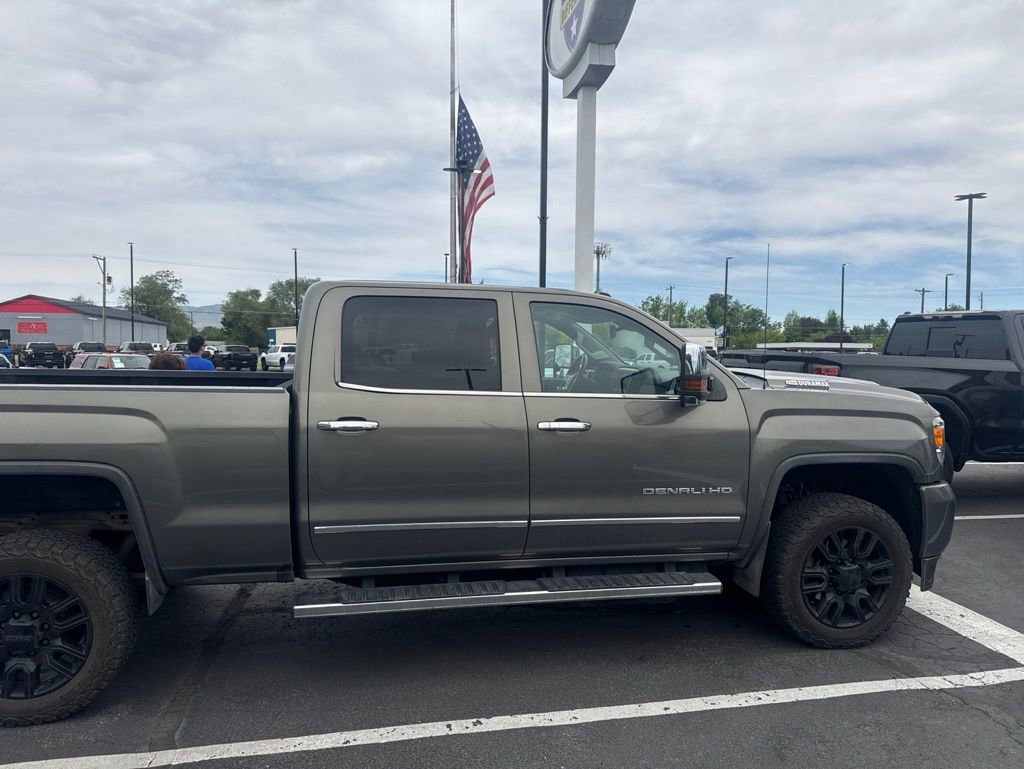 Used 2017 GMC Sierra 2500 Denali w/ Duramax Plus Package AWD/4WD image 5