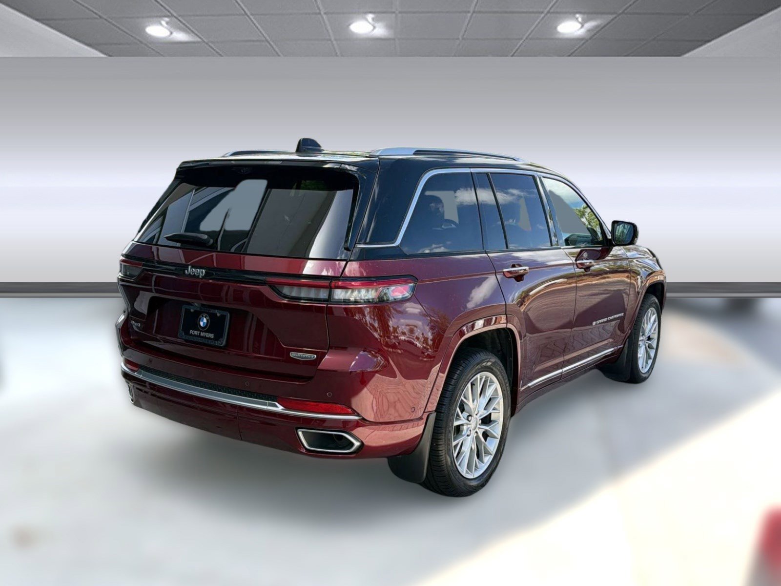 Used 2023 Jeep Grand Cherokee Summit w/ Adv Protech Group IV AWD/4WD image 9