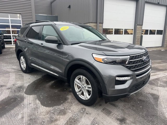 Used 2023 Ford Explorer XLT w/ Equipment Group 202A image 3
