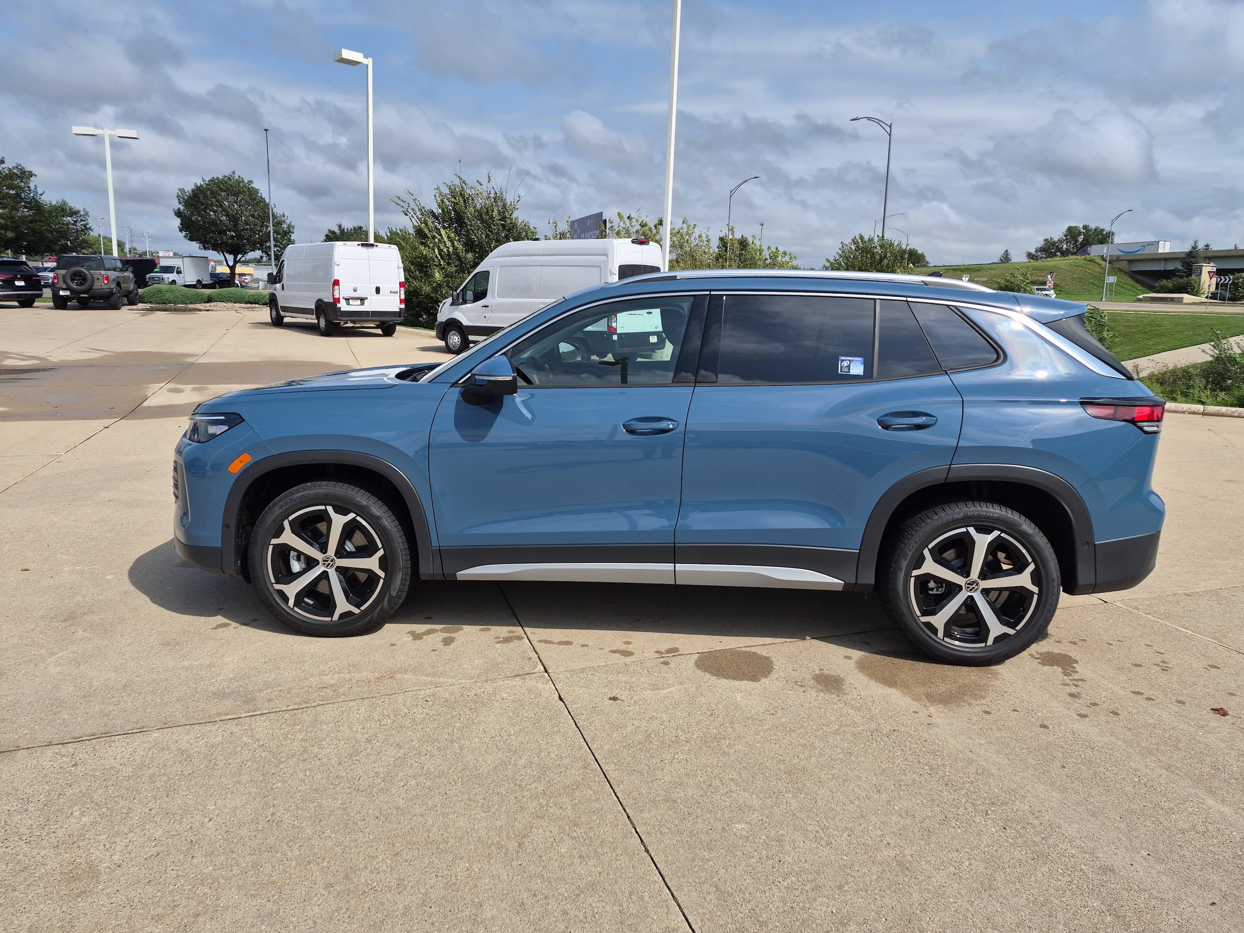 New 2026 Volkswagen Tiguan SE AWD/4WD image 8