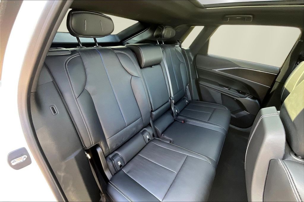 Used 2024 Cadillac Lyriq Luxury image 25