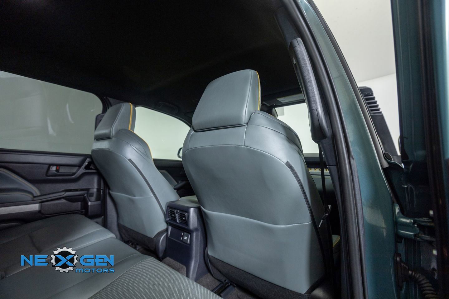 Used 2025 Toyota 4Runner Trailhunter image 31