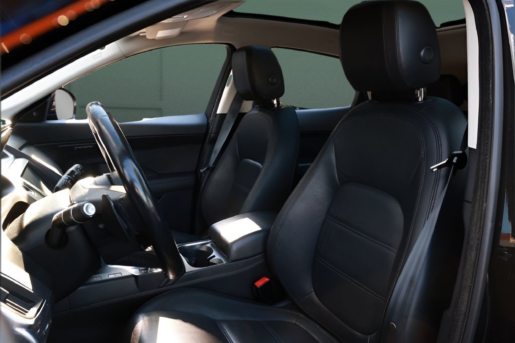 Used 2019 Jaguar E-PACE SE AWD/4WD image 2