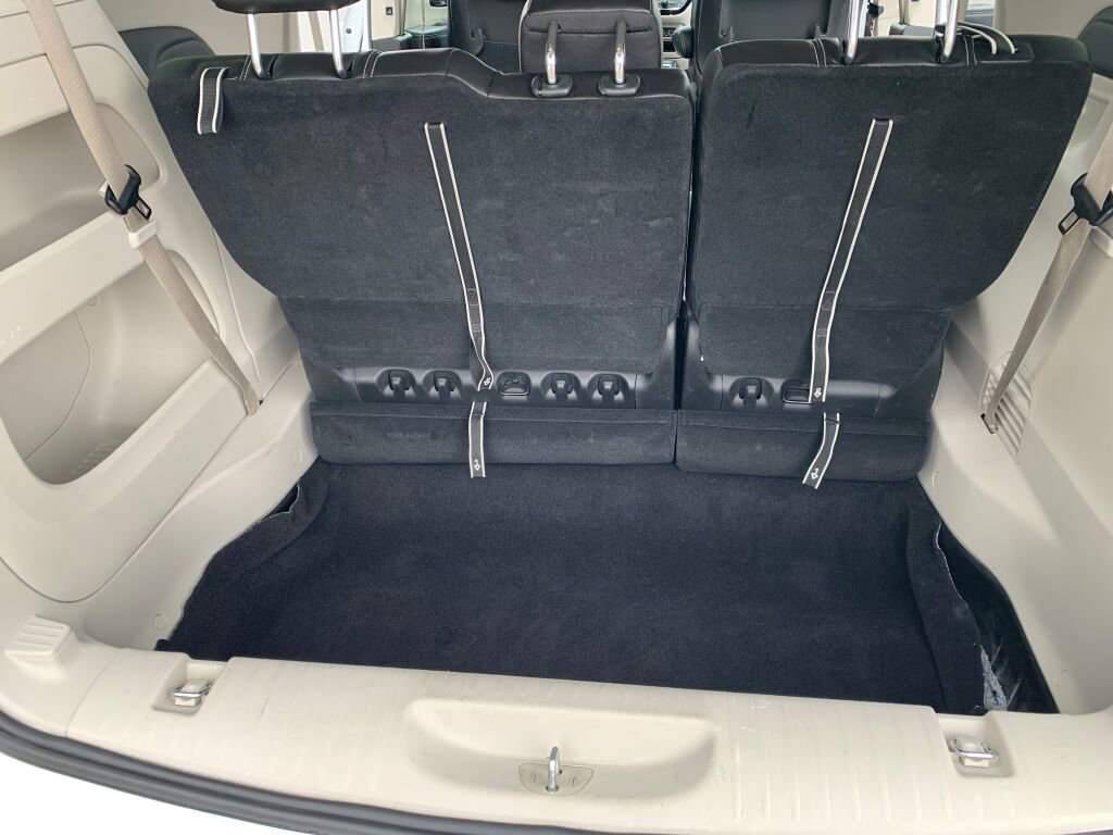 Used 2024 Chrysler Pacifica Touring-L image 28