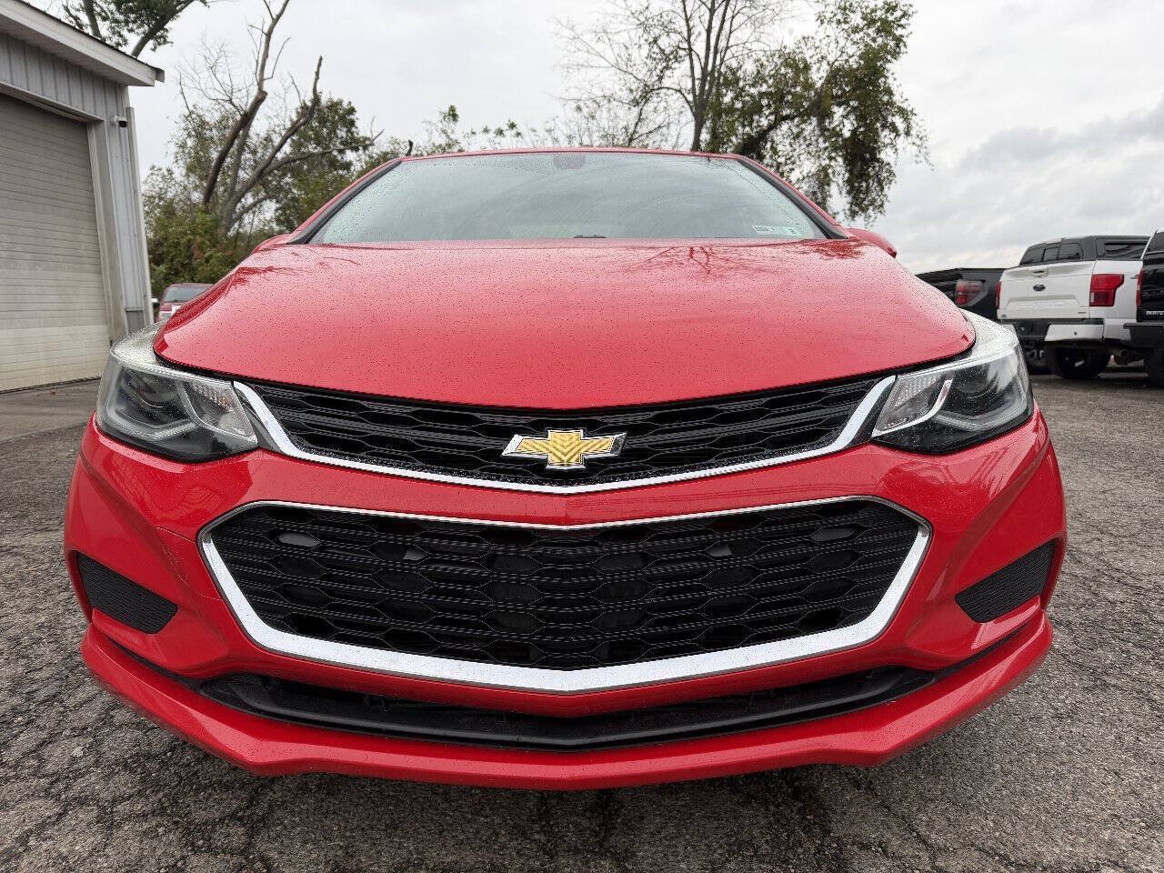 Used 2018 Chevrolet Cruze LT w/ Convenience Package FWD image 2