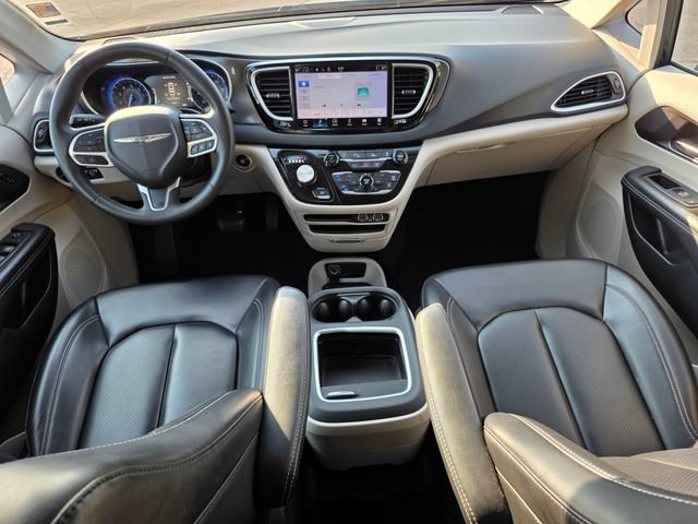 Used 2023 Chrysler Pacifica Touring-L FWD image 34