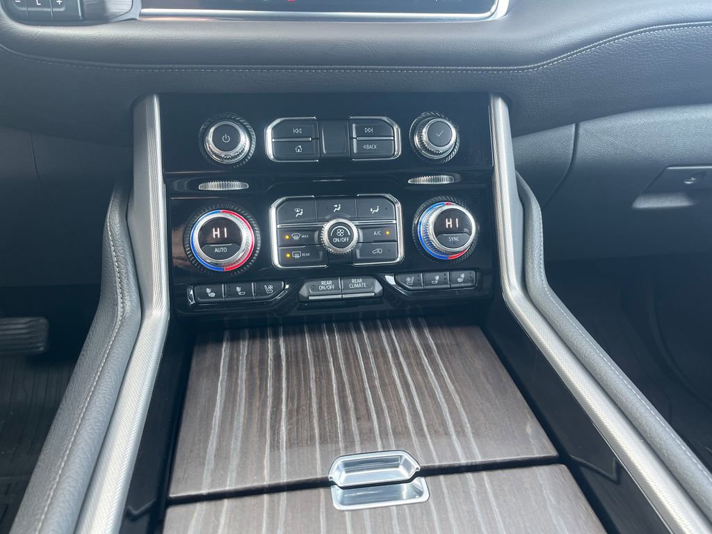 Used 2021 GMC Yukon XL Denali w/ Denali Premium Package image 19