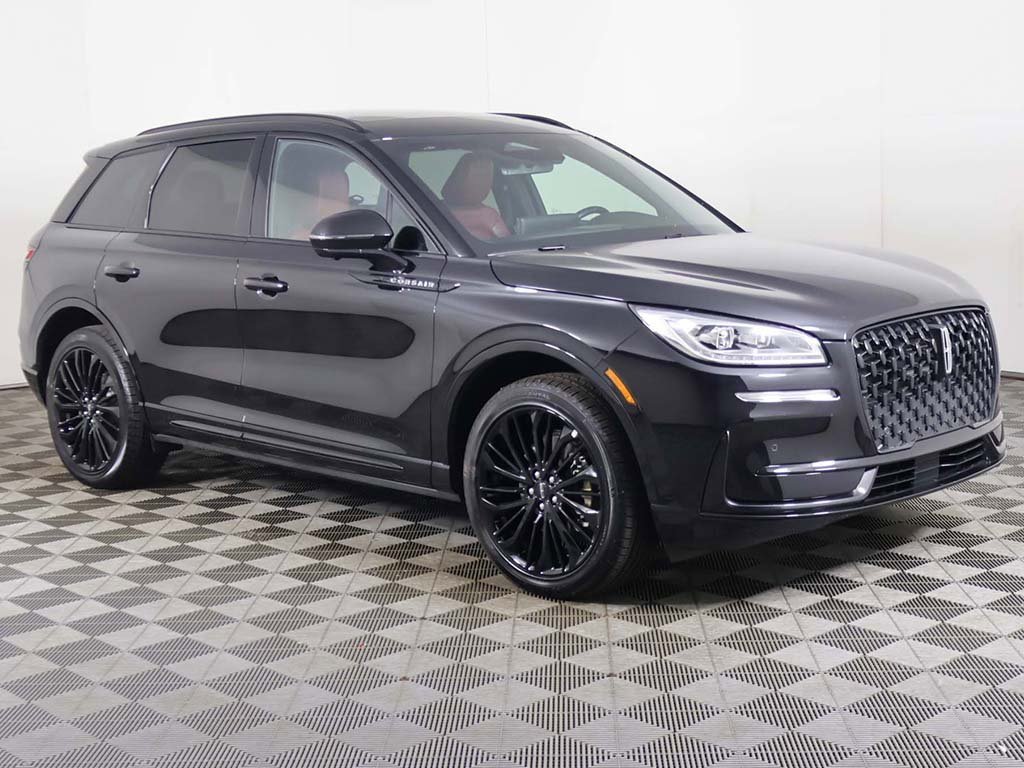 Used 2025 Lincoln Corsair Grand Touring w/ Equipment Group 301A image 2