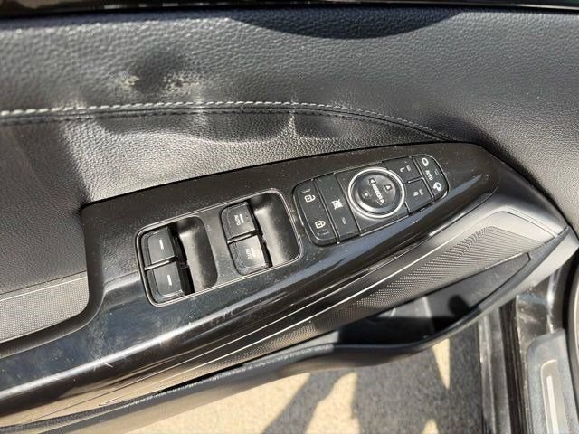 Used 2017 Kia Cadenza Premium w/ Luxury Package FWD image 14