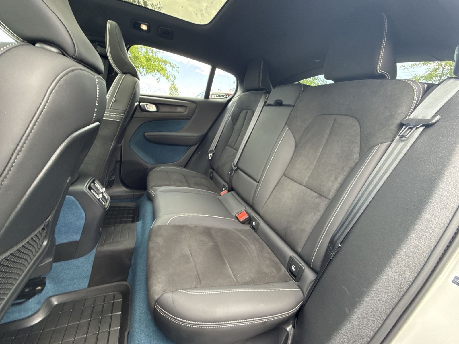 Certified 2023 Volvo C40 P8 Recharge Ultimate w/ Protection Package Premier AWD/4WD image 25
