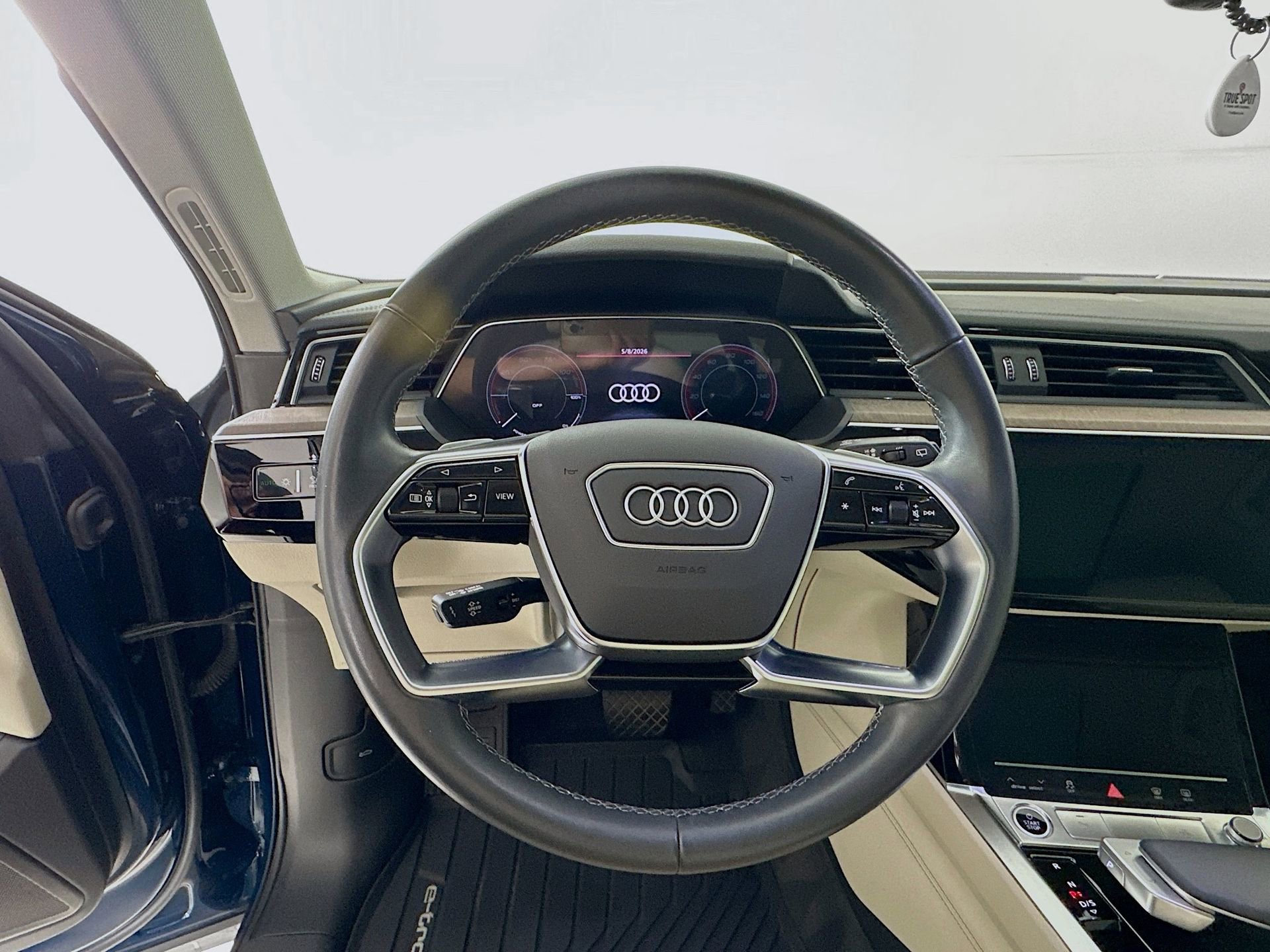 Used 2022 Audi e-tron Premium Plus AWD/4WD image 12